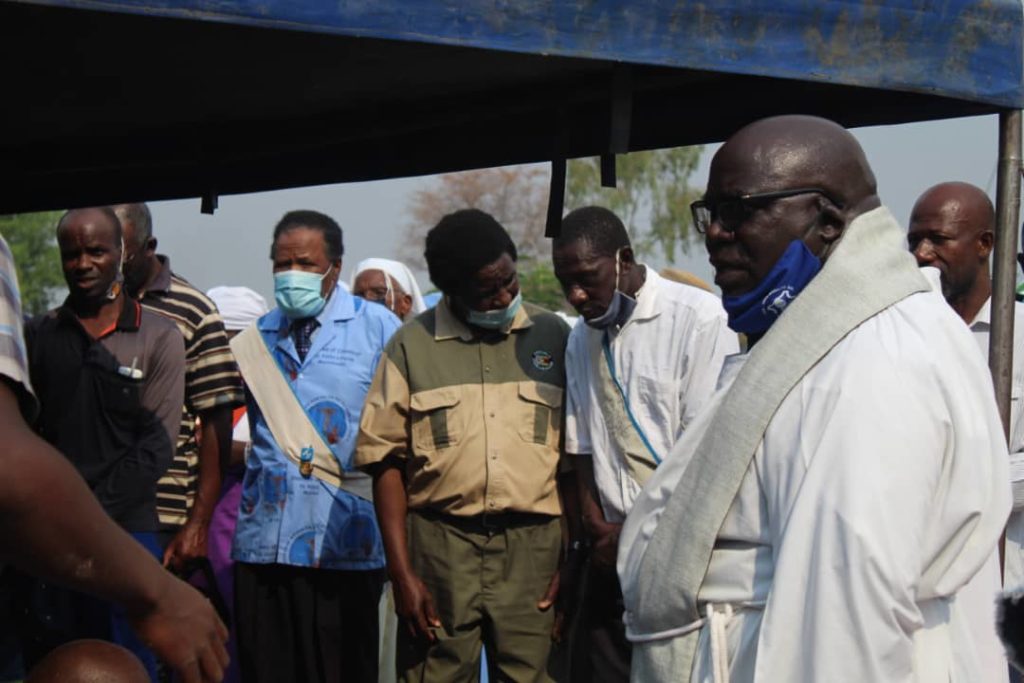 Emotional Pictures Tizora Laid To Rest By Father Mukonori Others Zimeye